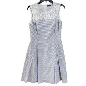 Tommy Hilfiger dress size 8 white light blue striped women dress. Excellent cond